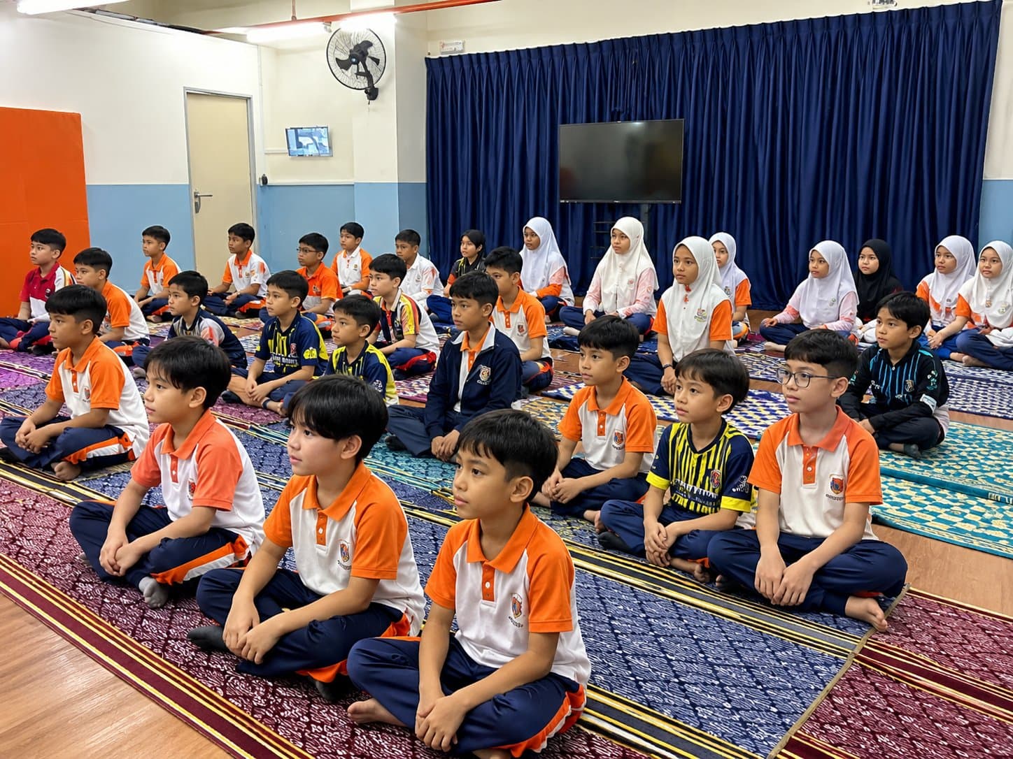 Falih Junior students gathered for prayer